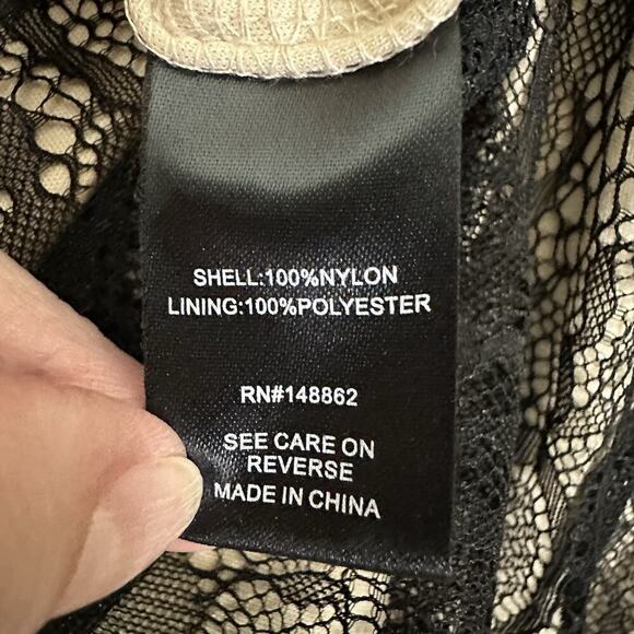 Torrid Dress Women Plus Sz 26 Lace V-Neck Fit & Flare Romantic Night Out Holiday - Picture 13 of 16